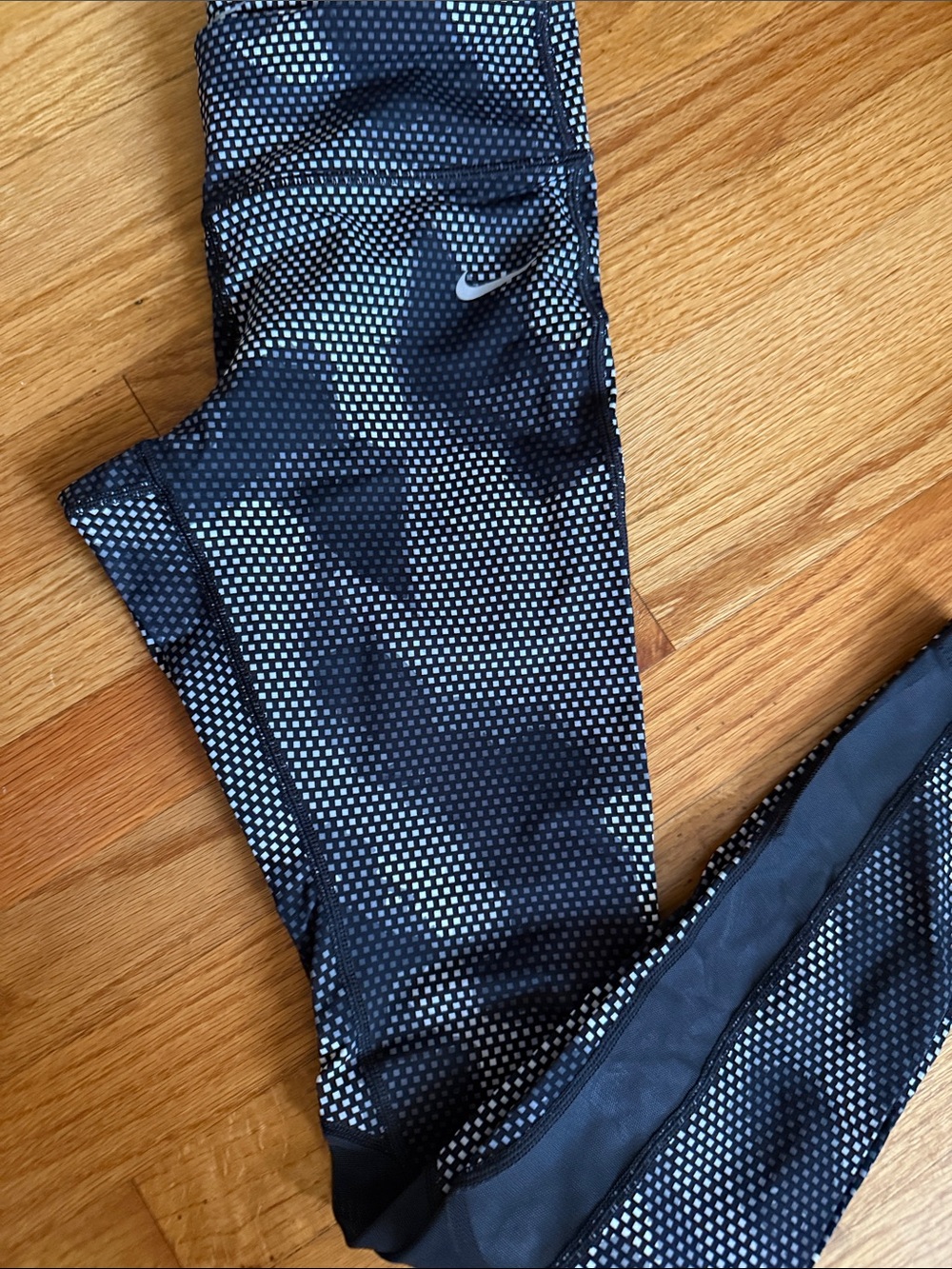 Nike Black and White Dot-Print Athletic Leggings size Small … dri-fit